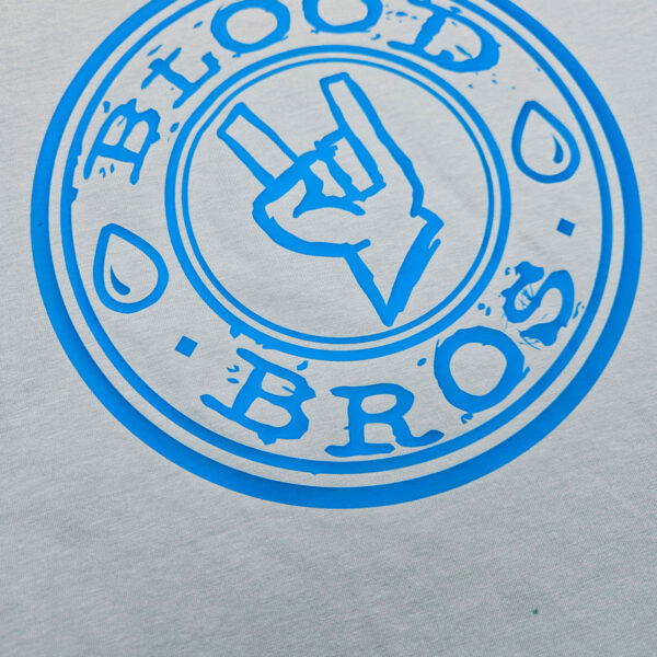 👕 Camiseta Azul Turquesa con Logo Cuernos Azul Royal
