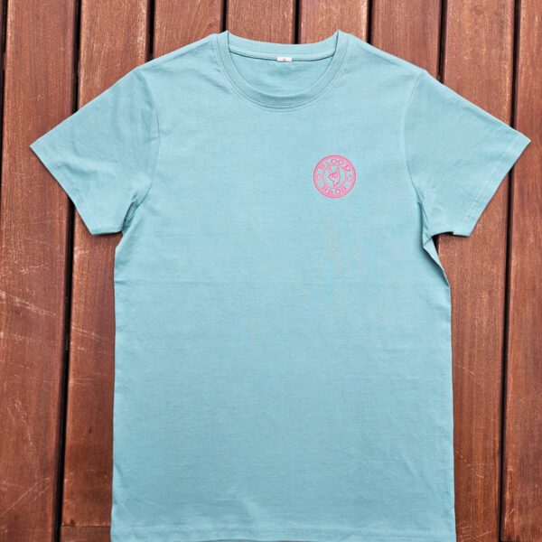 👕 Camiseta Azul Turquesa con Logo Cuernos Rosa