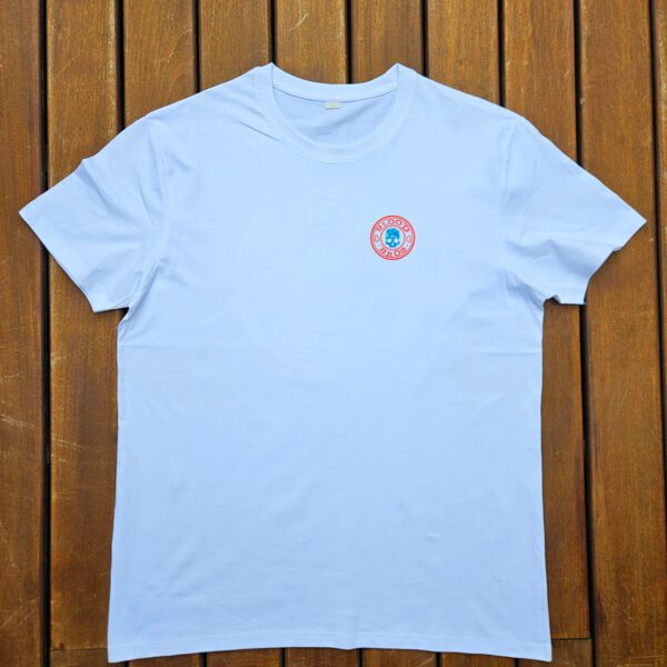 👕 Camiseta Blanca con Logo Calavera Azul Royal