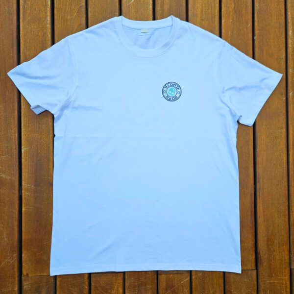 👕 Camiseta Blanca con Logo Calavera Funny Azul Turquesa